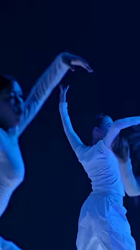 Beat 9: Green and blue dancers