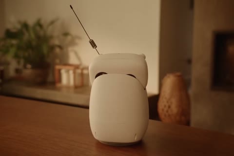 Beat 1: Robot on table