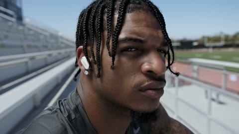 Beat 17: Earbud tap