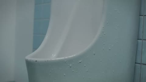 Beat 27: Urinal detail