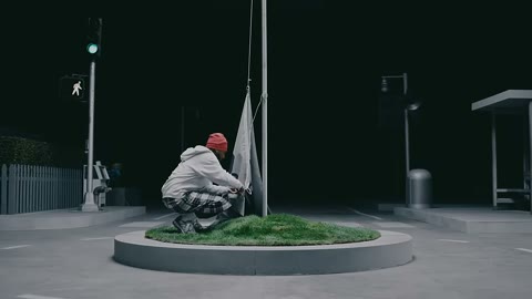 Beat 4: Hands on rope