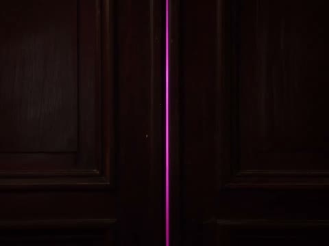 Beat 19: Door closing