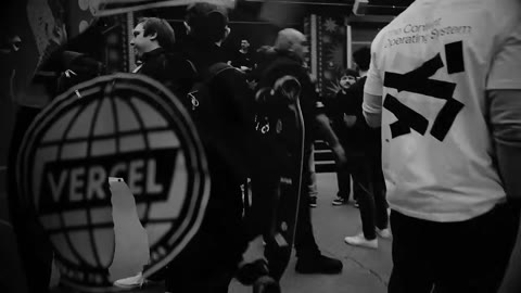 Beat 7: Vercel crowd