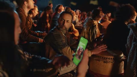 Beat 6: Phone in crowd