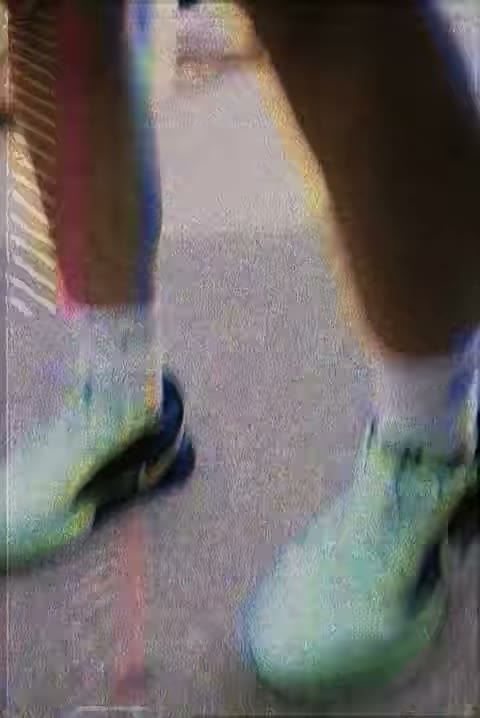 Beat 2: Shoe on pavement