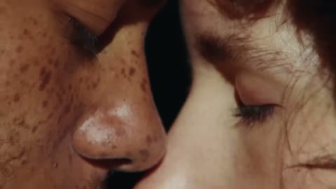 Beat 7: Kiss close-up