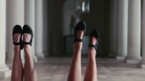 Beat 1: Legs in the hall
