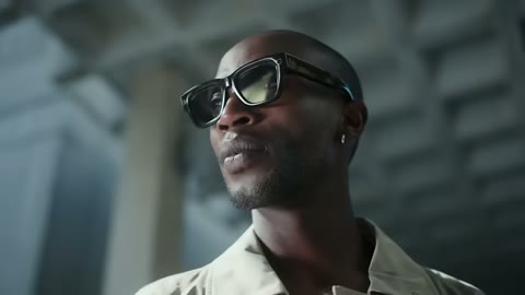 Beat 19: Wearer in cream shirt