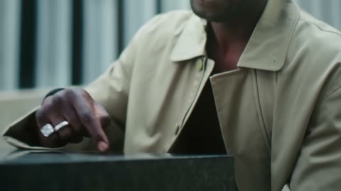 Beat 33: Hand on table