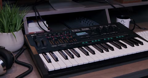Beat 15: 37 full-size keys