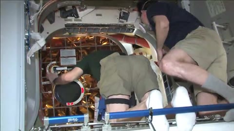Beat 10: Docking and hatch