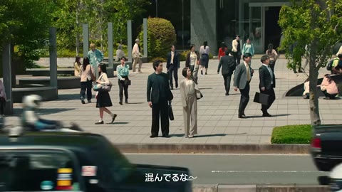 Beat 1: Crowded plaza