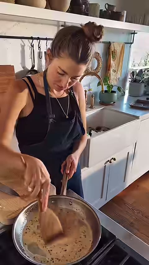 Beat 10: Stirring sauce