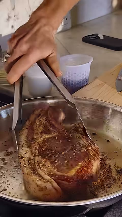 Beat 11: Tongs flip
