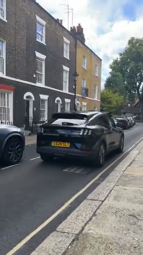 Beat 23: Car drives off