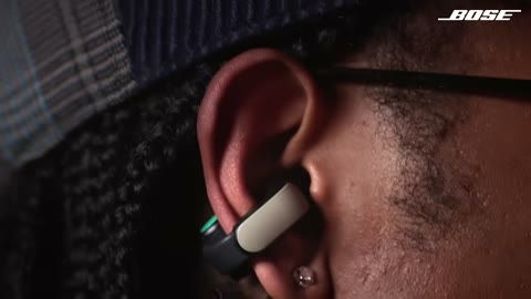 Beat 6: Earbud with green